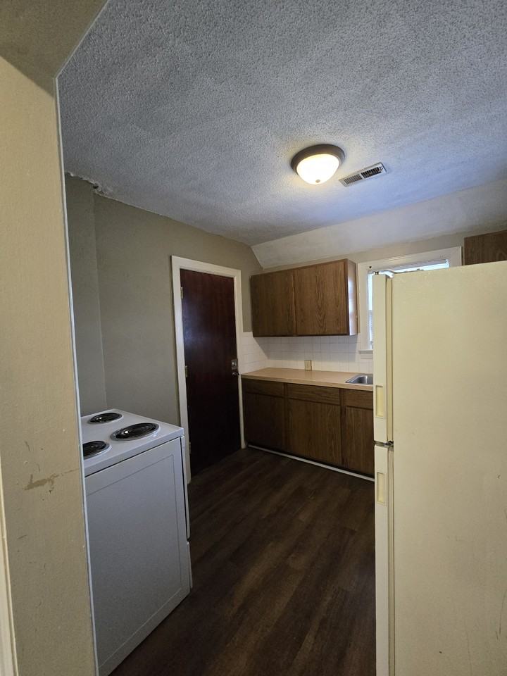 934 North Broadway - Photo 6 of 17