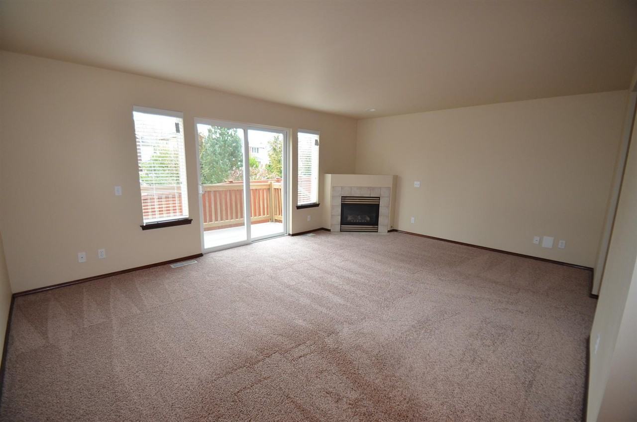 9424 16th Dr W - Photo 3 of 8