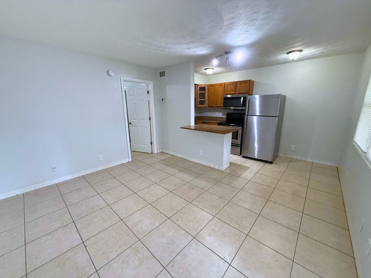 824 Northeast 17th Terrace - Photo 2 of 14