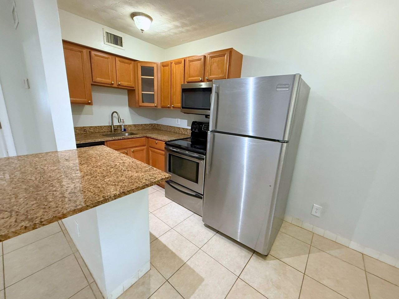 824 Northeast 17th Terrace - Photo 3 of 14