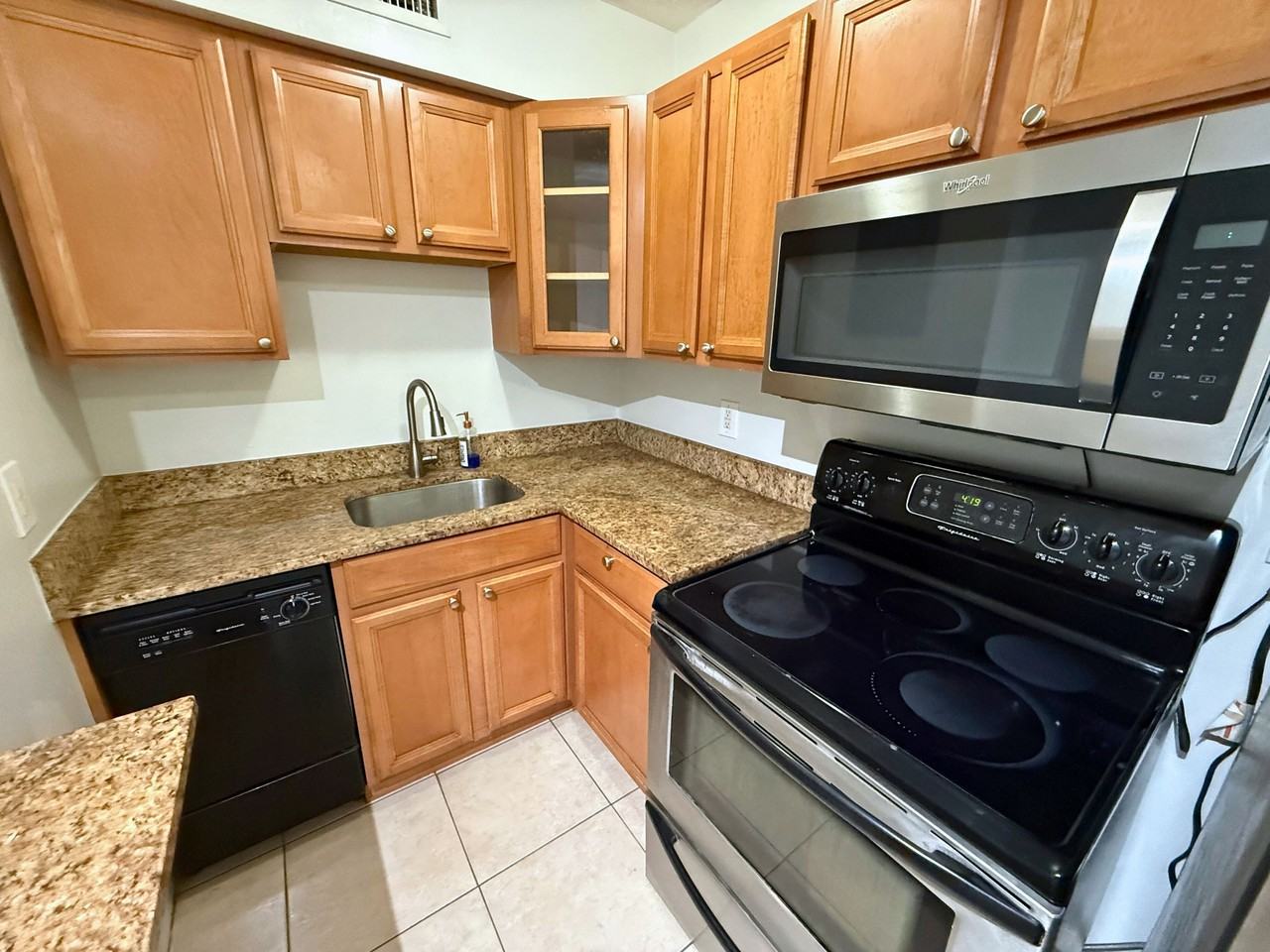 824 Northeast 17th Terrace - Photo 4 of 14