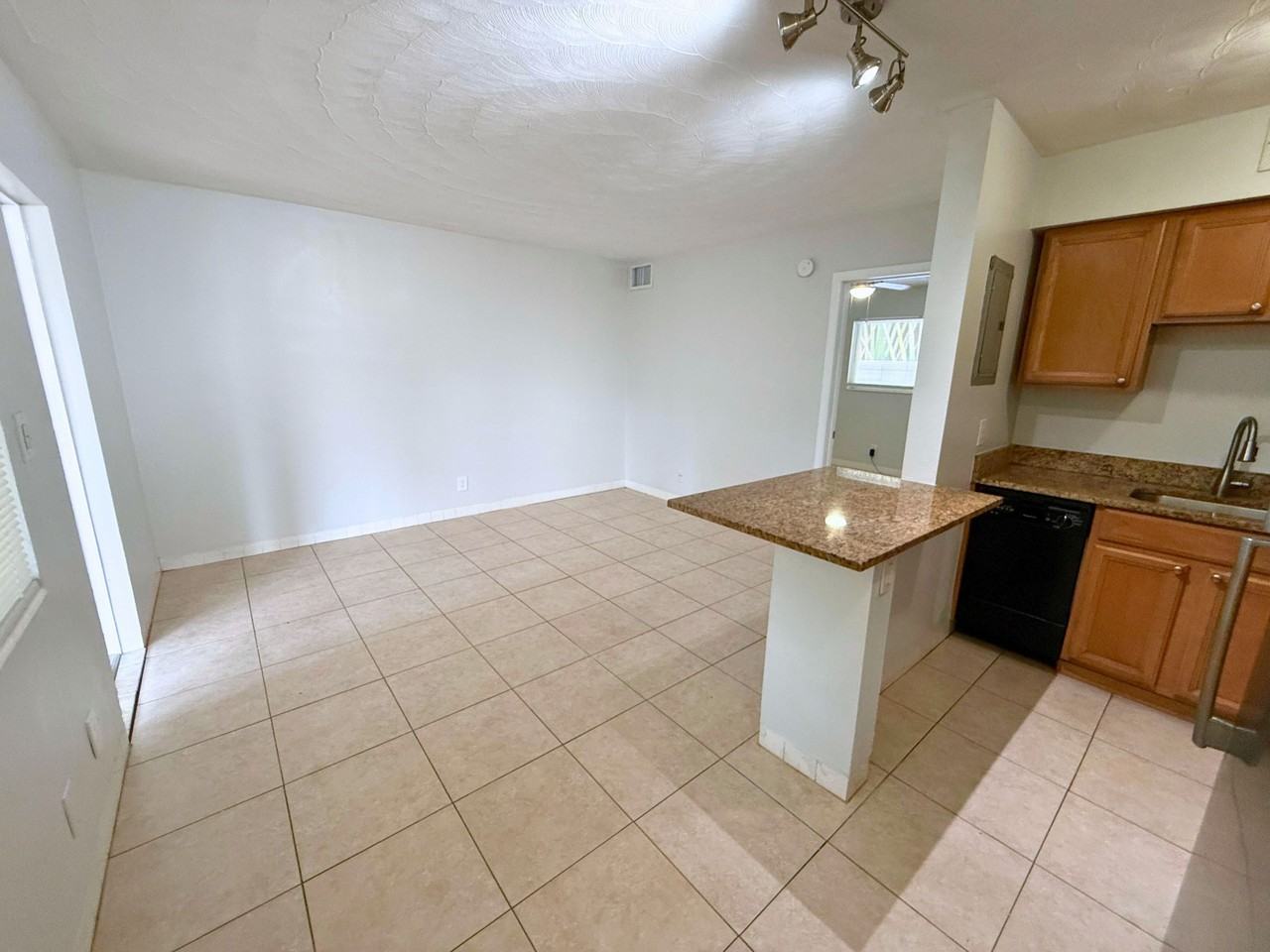 824 Northeast 17th Terrace - Photo 5 of 14