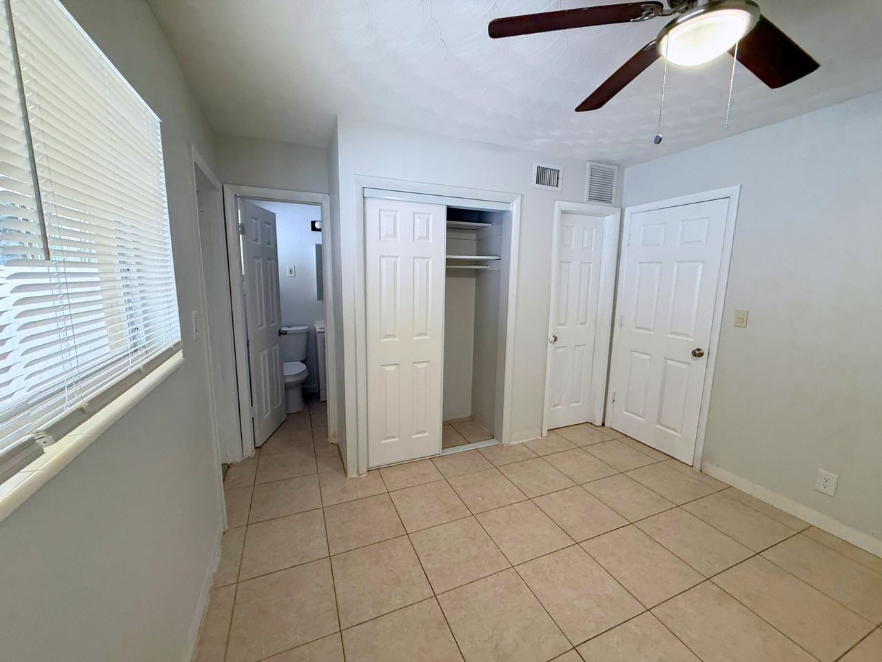 824 Northeast 17th Terrace - Photo 7 of 14