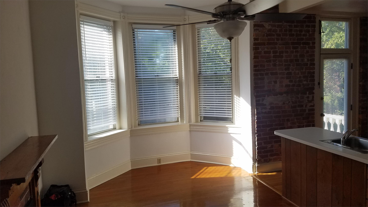 Warren Crescent 424 - Photo 2 of 10