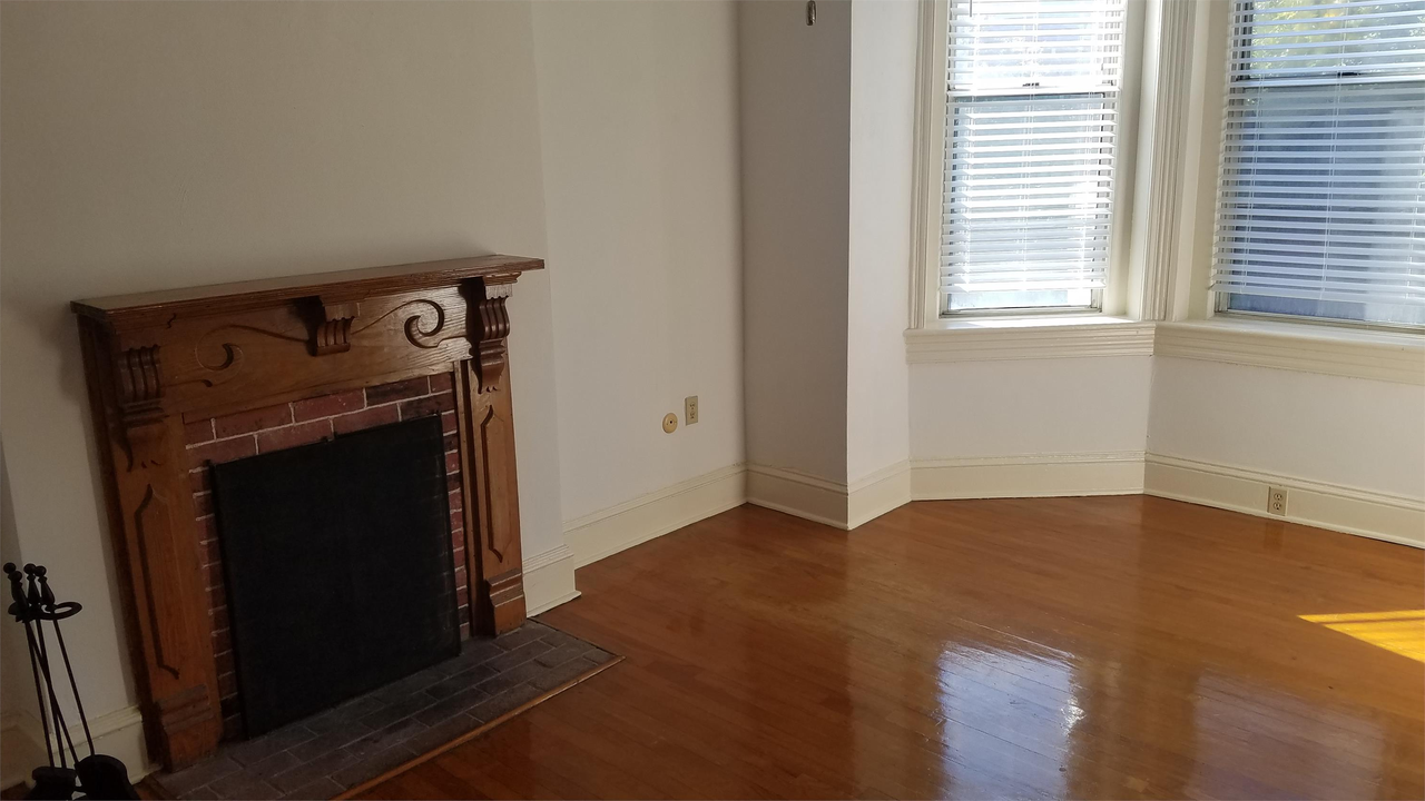 Warren Crescent 424 - Photo 3 of 10