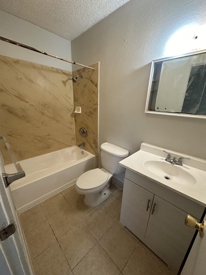 142 Lakeview Circle - Photo 4 of 5