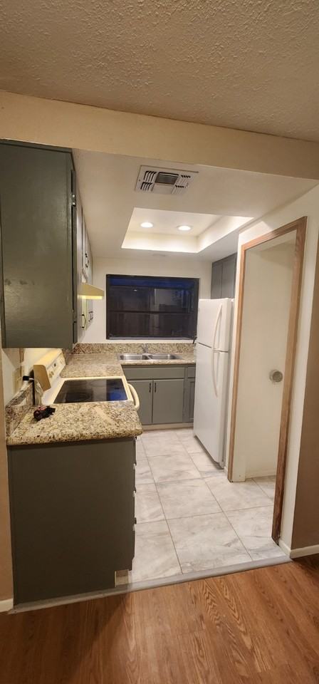 4320 50th Street #4 - Photo 7 of 21