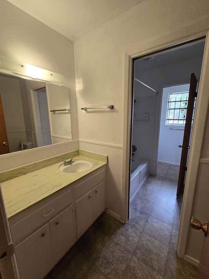 2505 Pecos Street - Photo 5 of 22