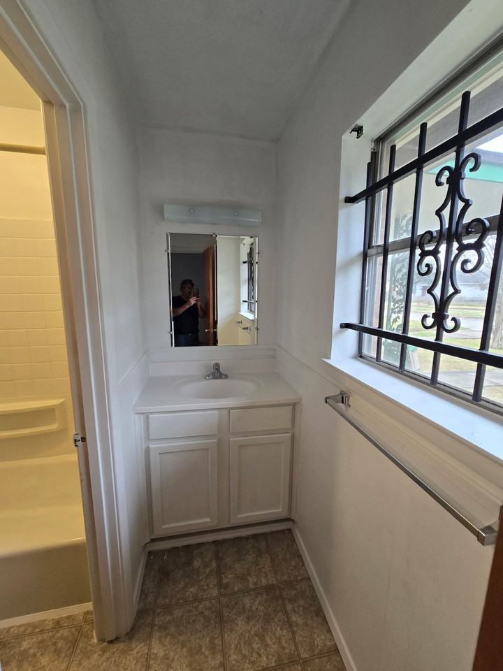 2505 Pecos Street - Photo 7 of 22