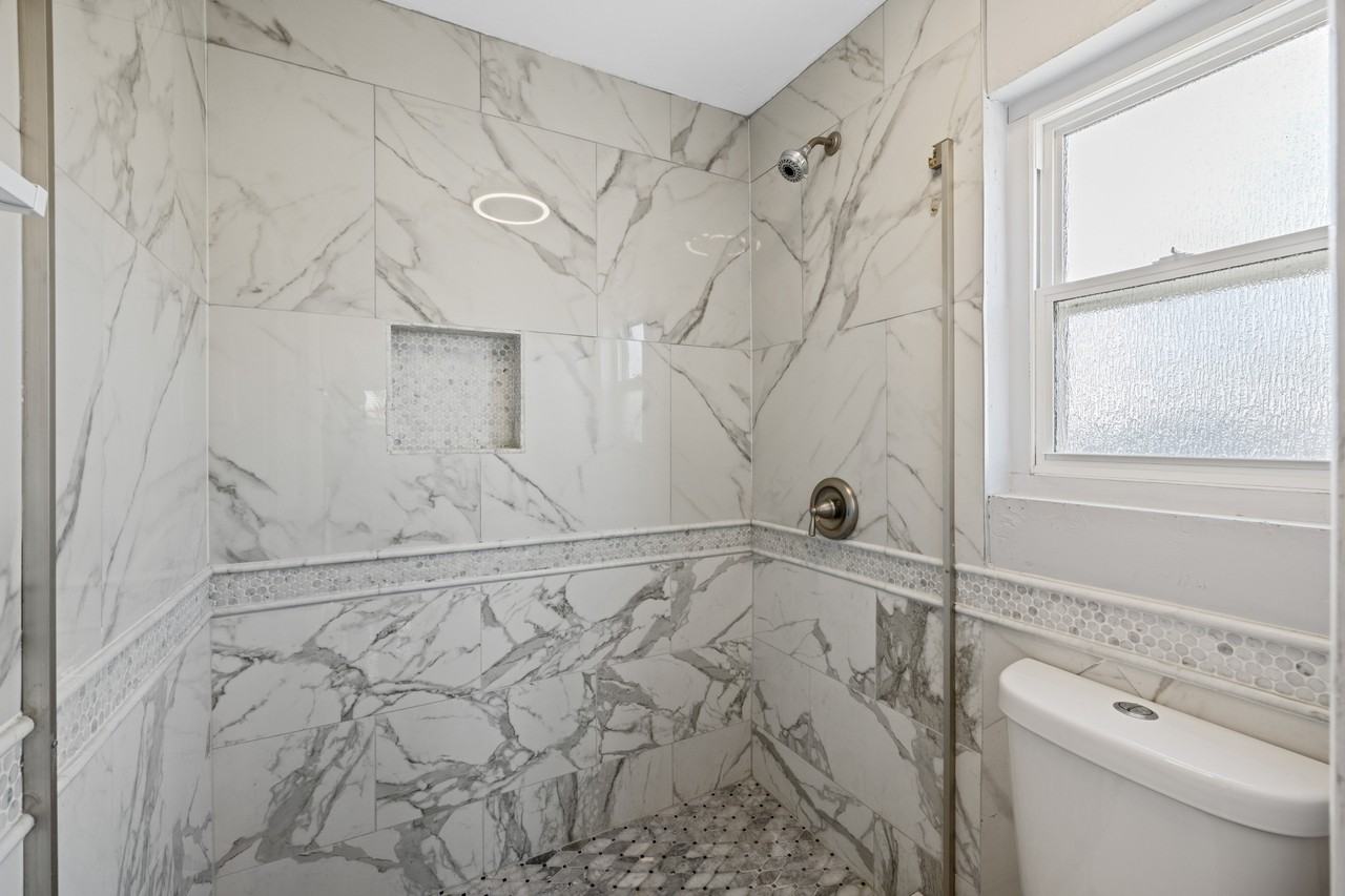 5282 Manhasset Drive - Photo 7 of 15