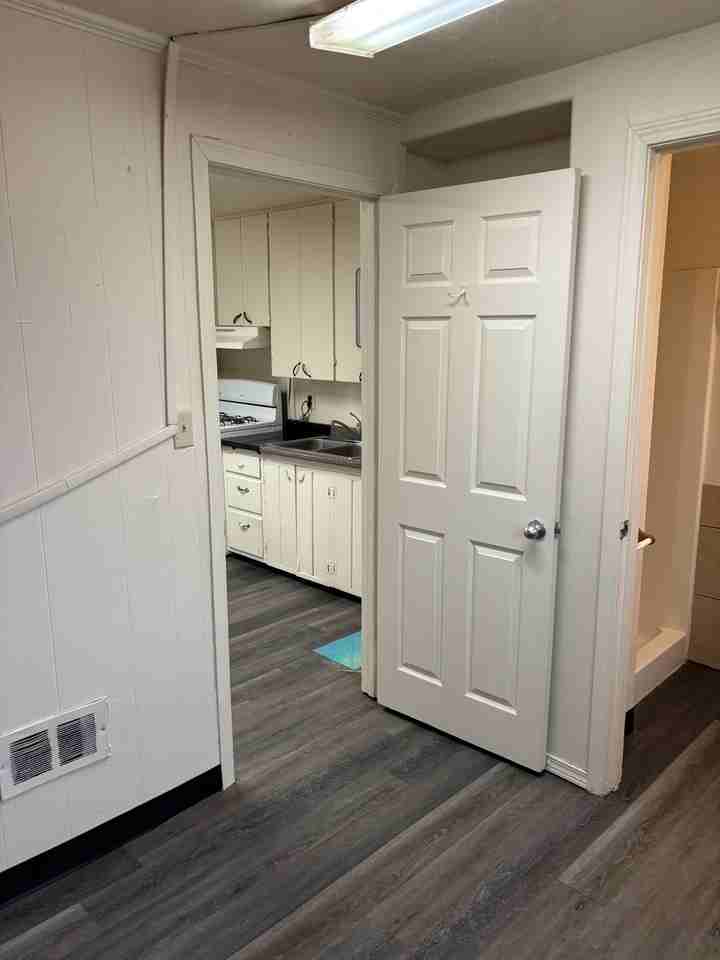 2001 West Broadway Street - Photo 4 of 6