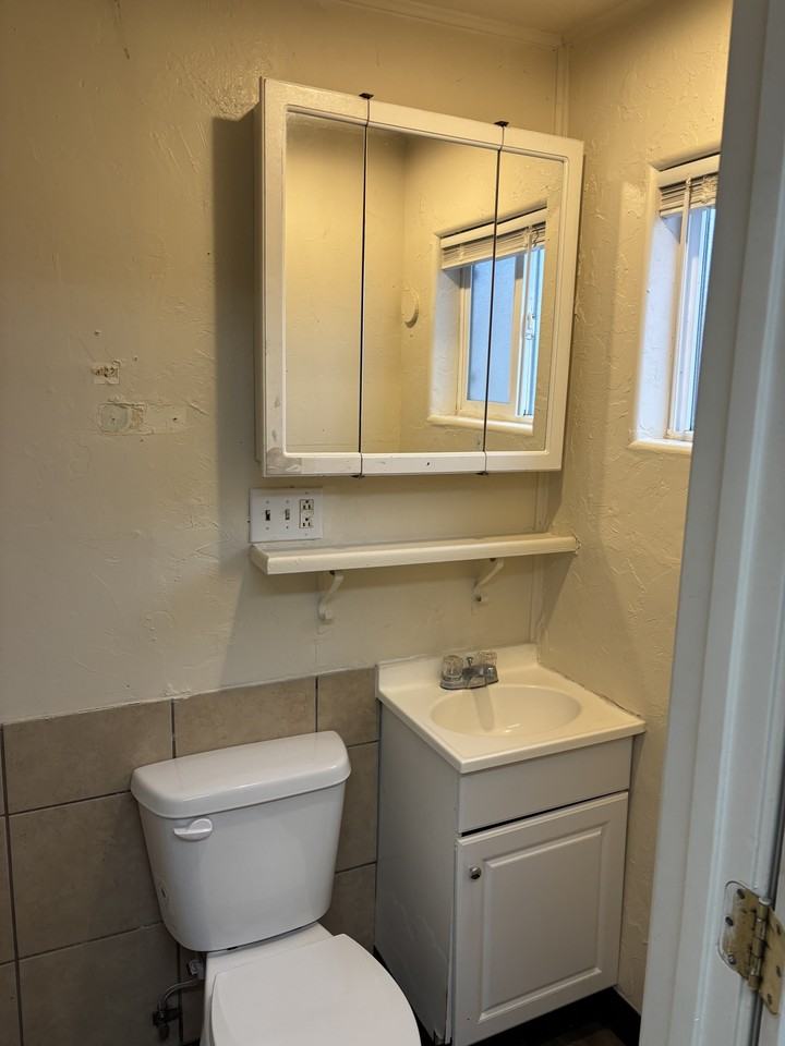 2001 West Broadway Street - Photo 5 of 6