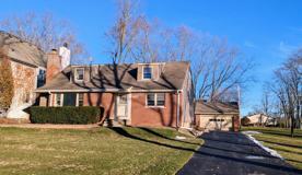 917 S Summit St #1 - Photo 1 of 1