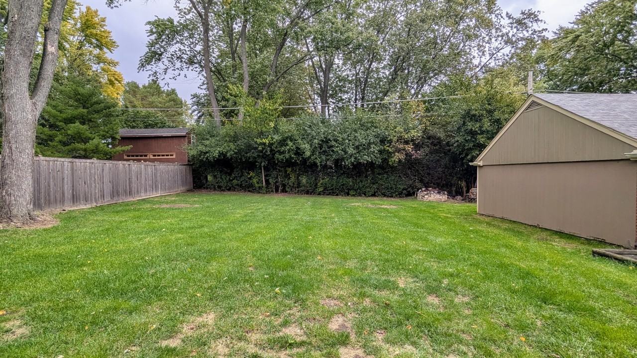 917 S Summit St #1 - Photo 2 of 18