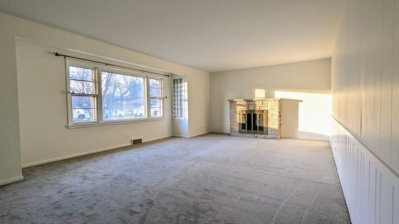 917 S Summit St #1 - Photo 4 of 18