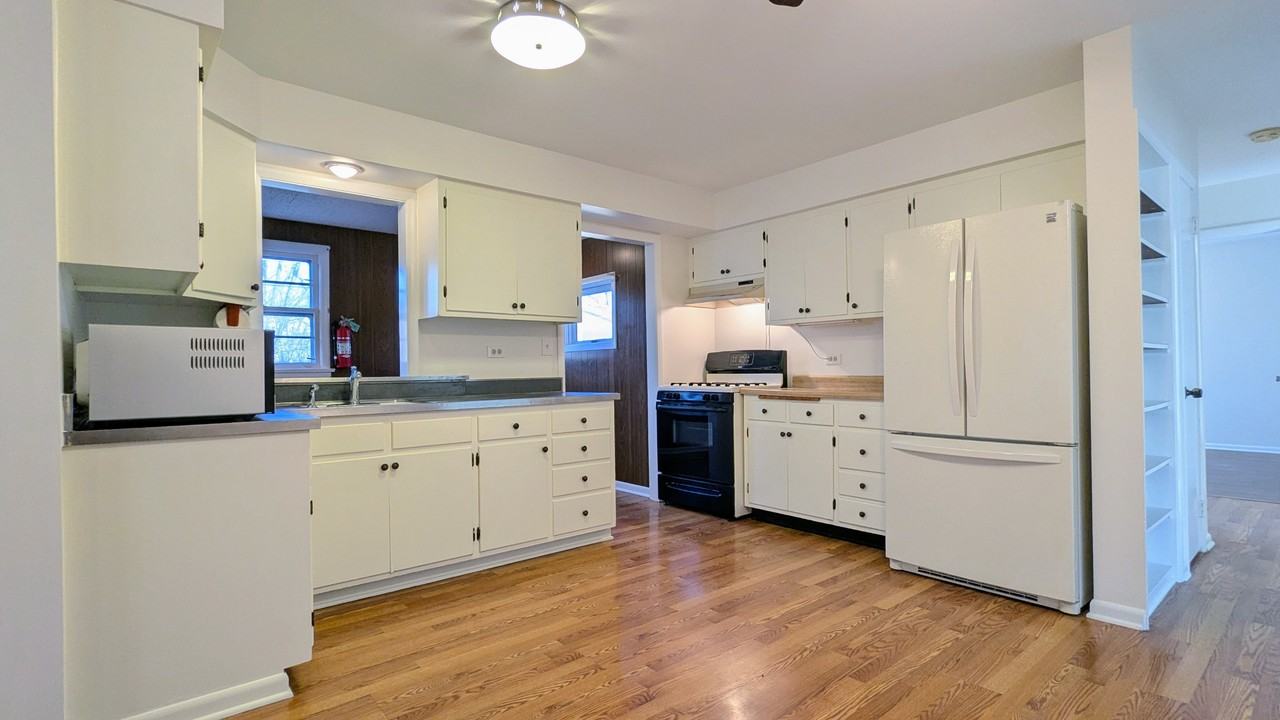 917 S Summit St #1 - Photo 5 of 18