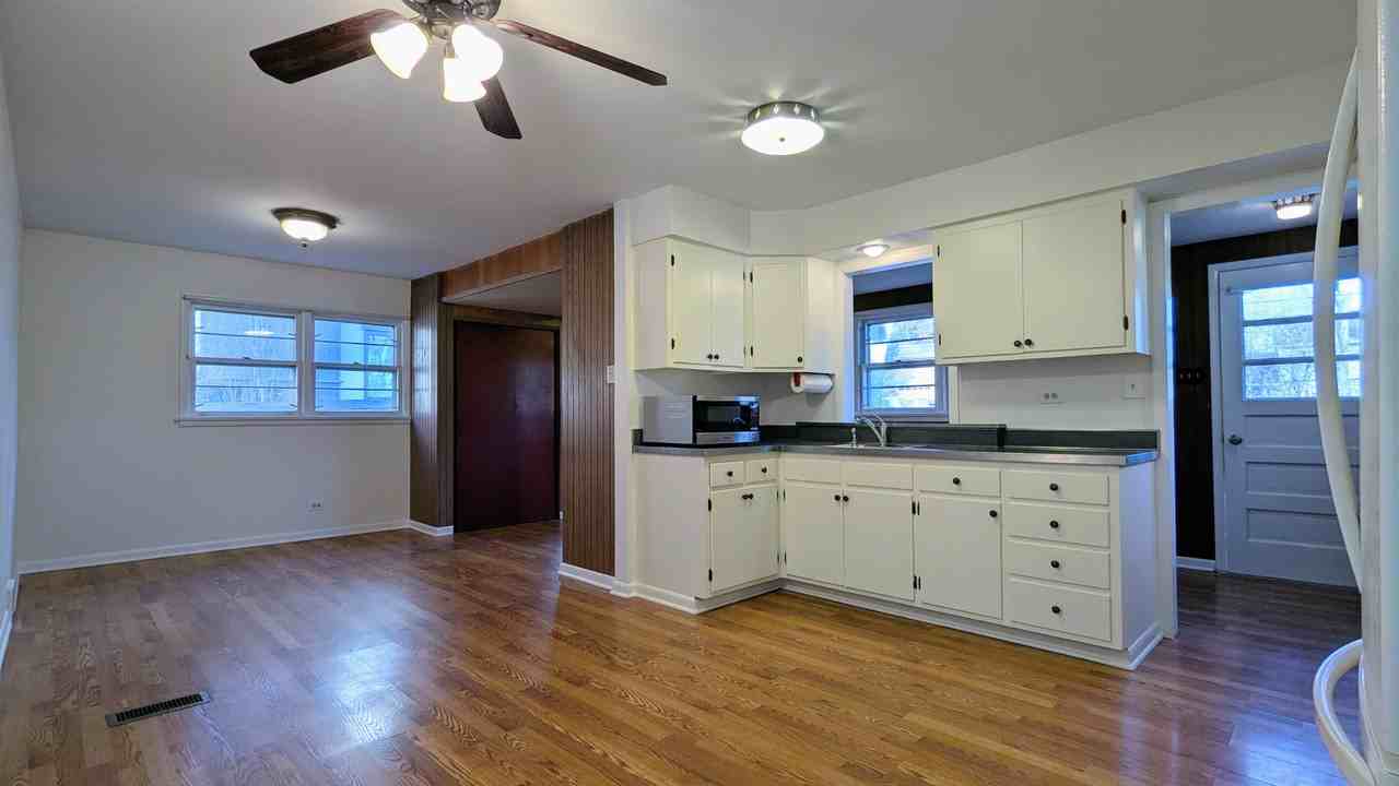 917 S Summit St #1 - Photo 6 of 18