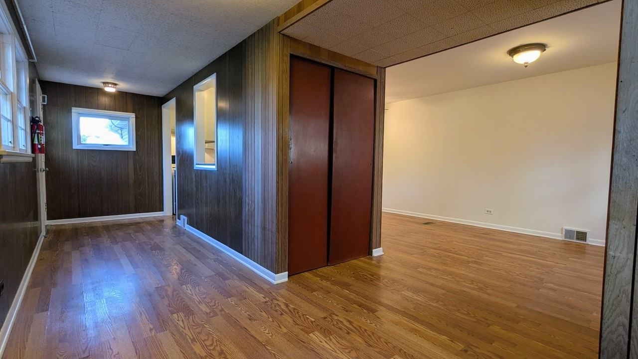 917 S Summit St #1 - Photo 7 of 18