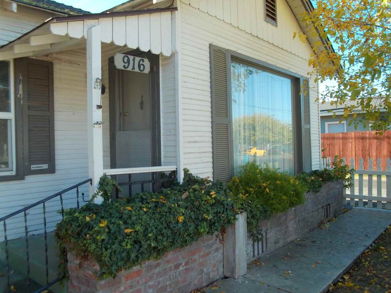 916 12th St #1 - Photo 2 of 12