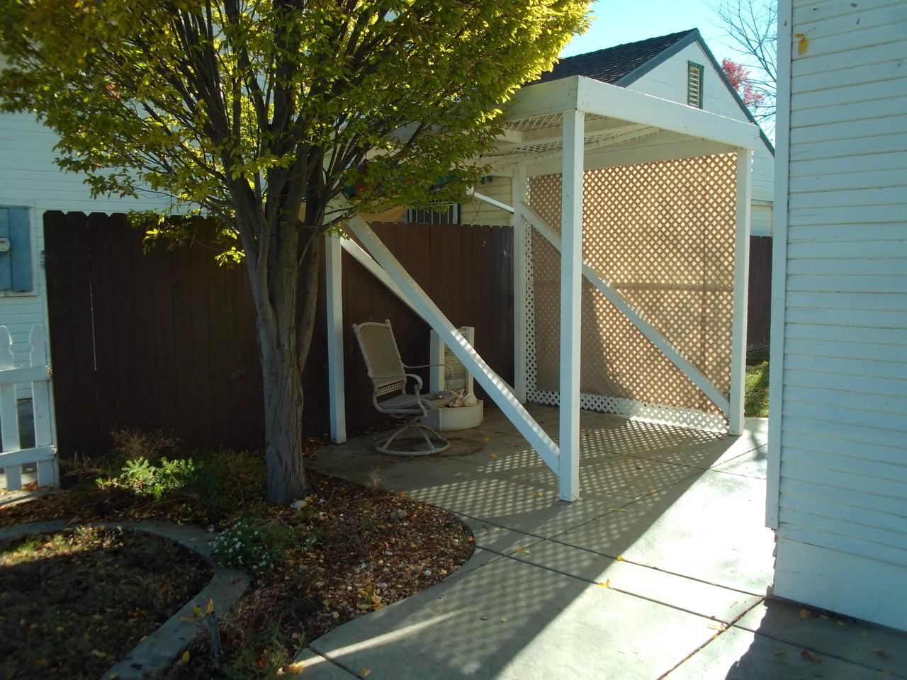 916 12th St #1 - Photo 3 of 12