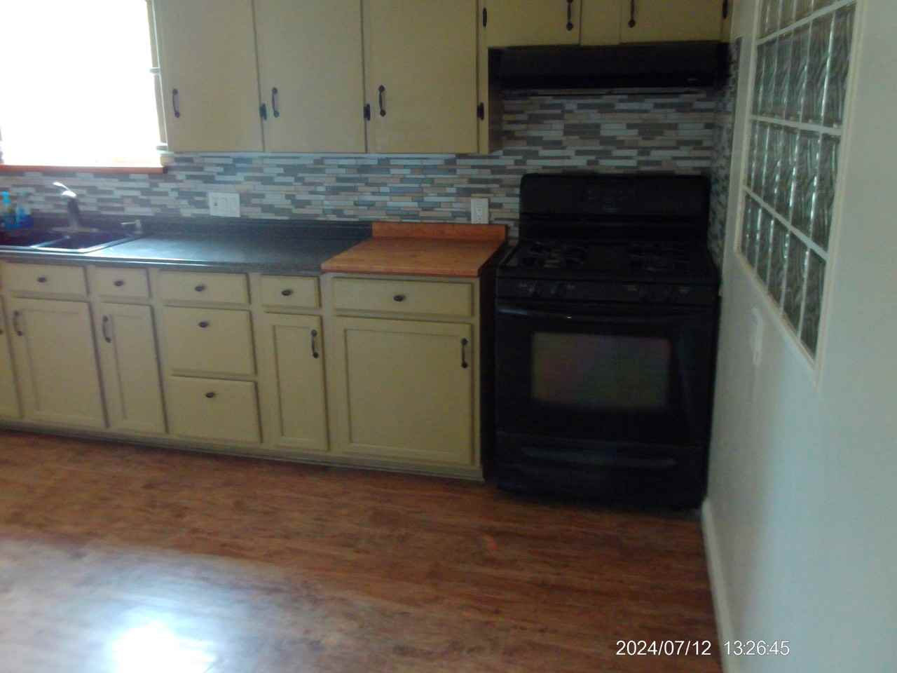 916 12th St #1 - Photo 6 of 12