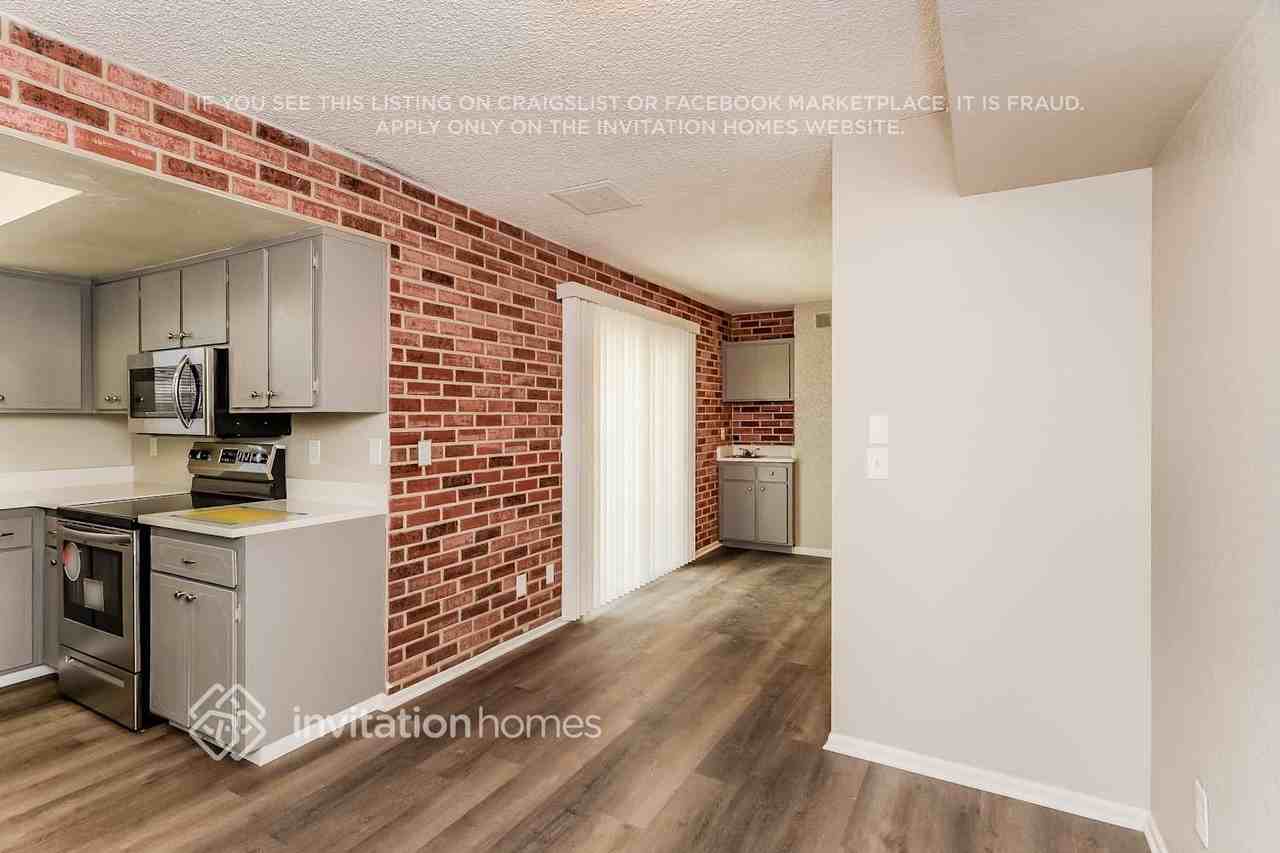 1721 E 8th St - Photo 7 of 16