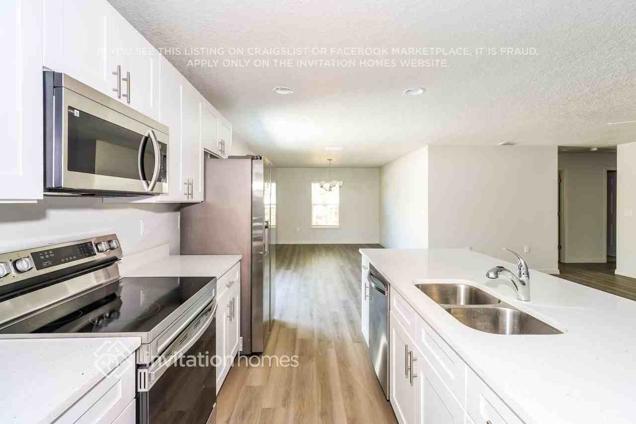 2096 Olympia Ave Sw - Photo 4 of 16