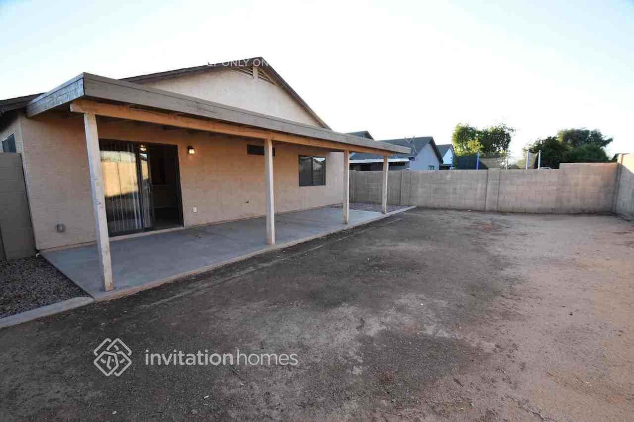 8522 W Highland Ave - Photo 2 of 3