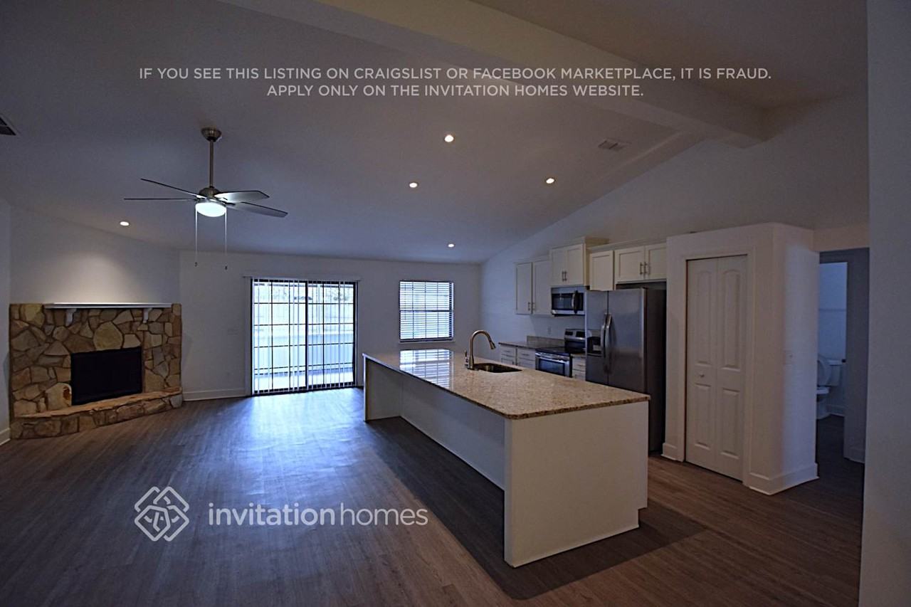 12454 Rochford Ln - Photo 3 of 22