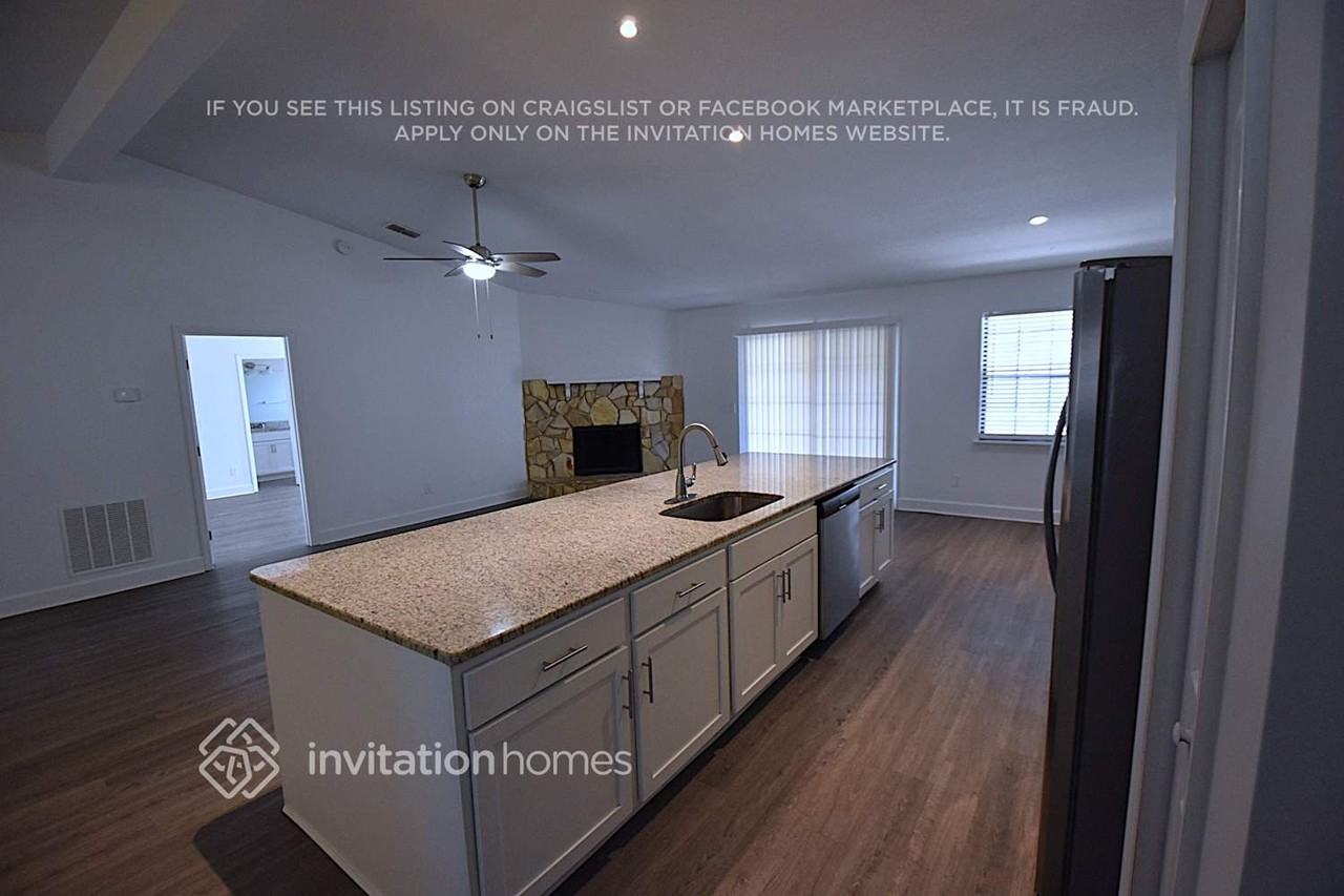 12454 Rochford Ln - Photo 4 of 22