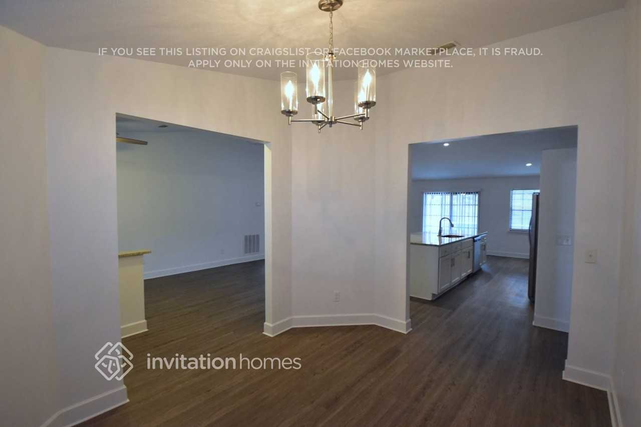 12454 Rochford Ln - Photo 5 of 22