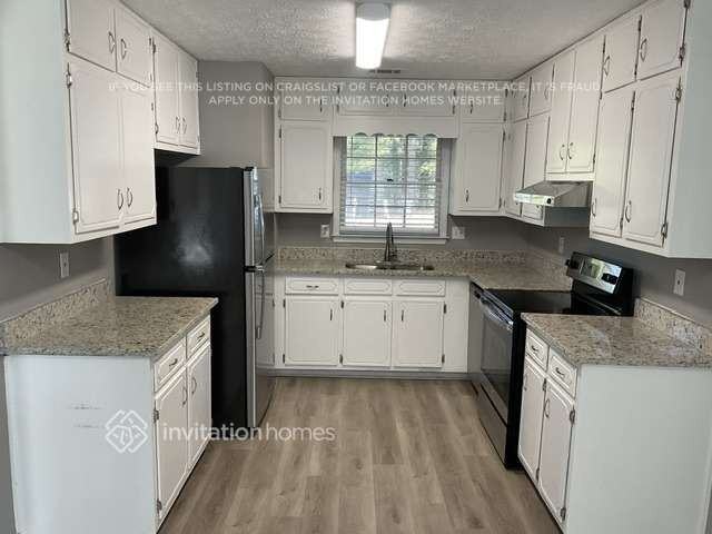 155 Melton Way - Photo 3 of 14