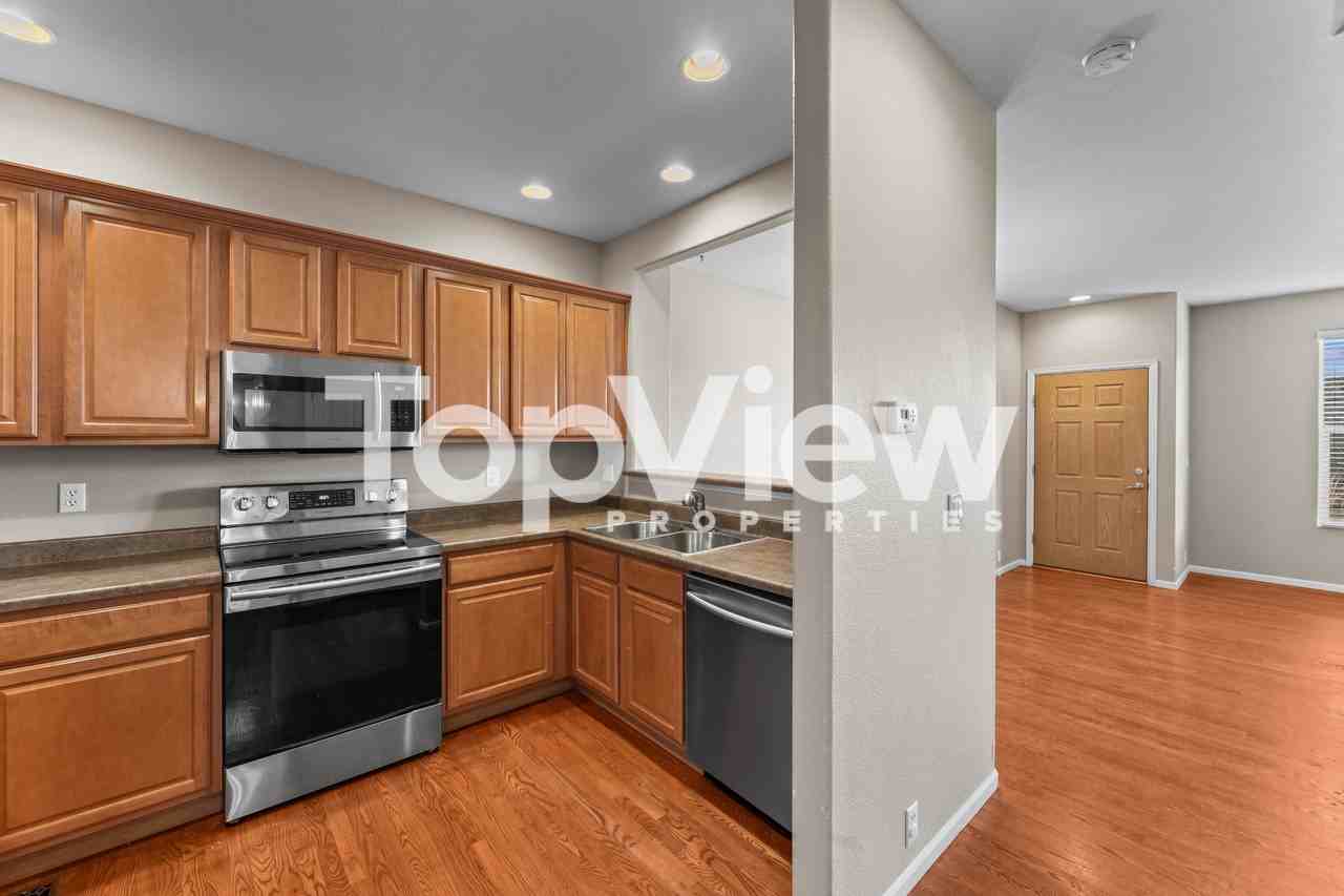 7045 Red Sand Grv #1 - Photo 7 of 24