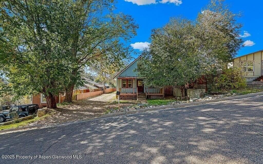 866 Barclay St - Photo 2 of 45