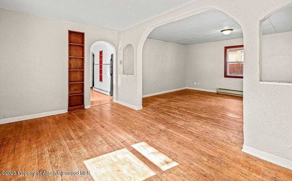 866 Barclay St - Photo 6 of 45