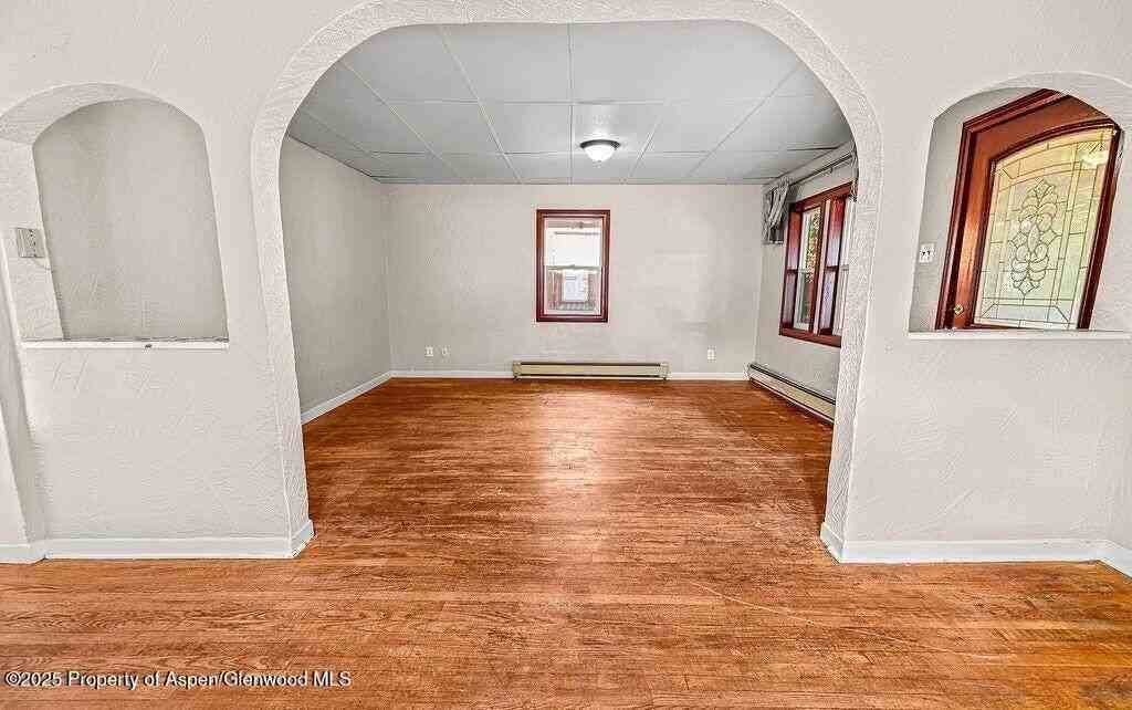 866 Barclay St - Photo 7 of 45