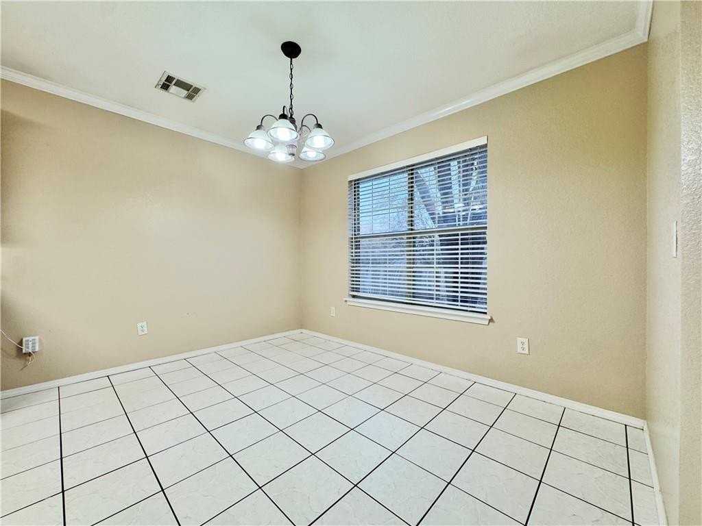 4901 Roxbury Way - Photo 4 of 17