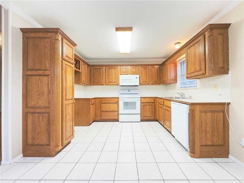 4901 Roxbury Way - Photo 5 of 17