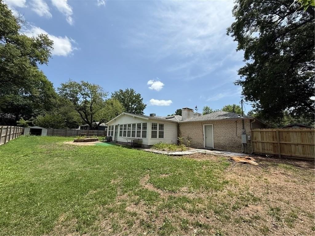 1918 W Wedington Dr - Photo 2 of 14