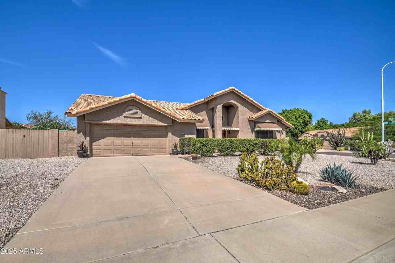 8852 S Ash Ave - Photo 2 of 46