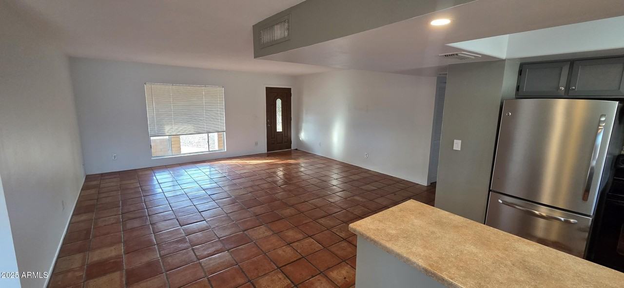 15635 N 21st St - Photo 2 of 12