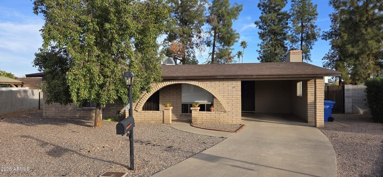 15635 N 21st St - Photo 4 of 12