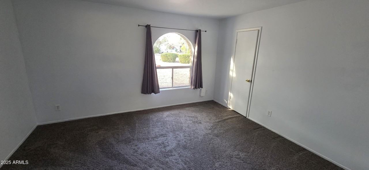 15635 N 21st St - Photo 6 of 12