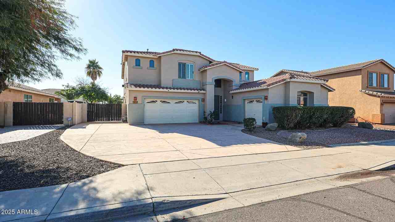 7015 W Southgate Ave - Photo 2 of 50