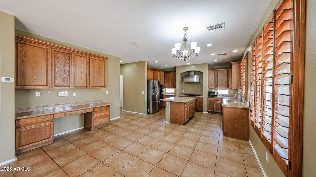 7015 W Southgate Ave - Photo 7 of 50