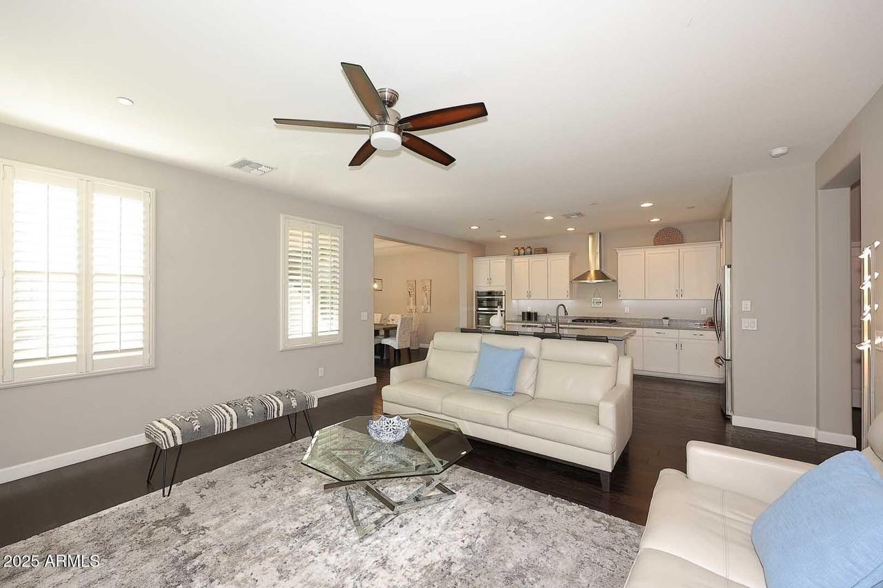 10072 E Bell Rd - Photo 4 of 35