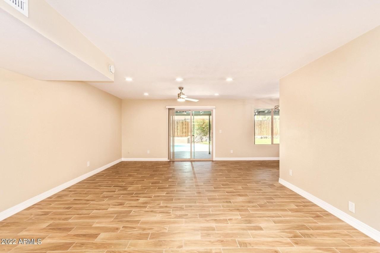 5320 E Hearn Rd - Photo 4 of 33