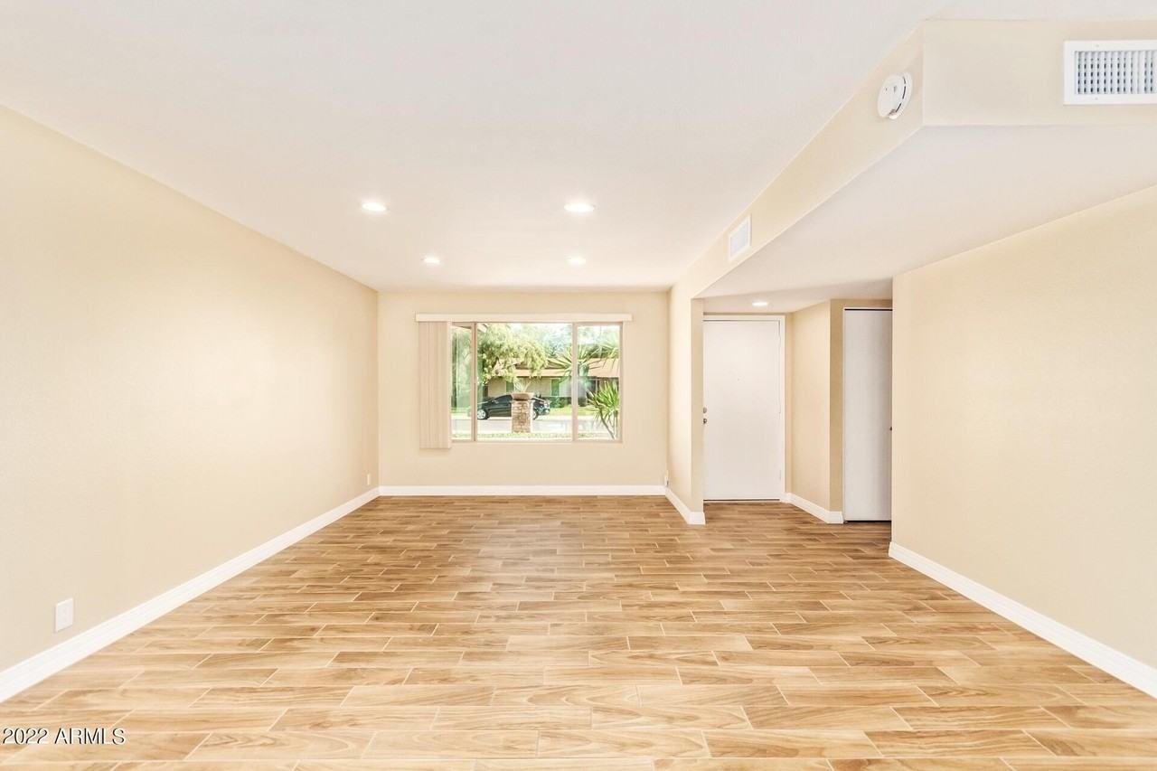 5320 E Hearn Rd - Photo 5 of 33