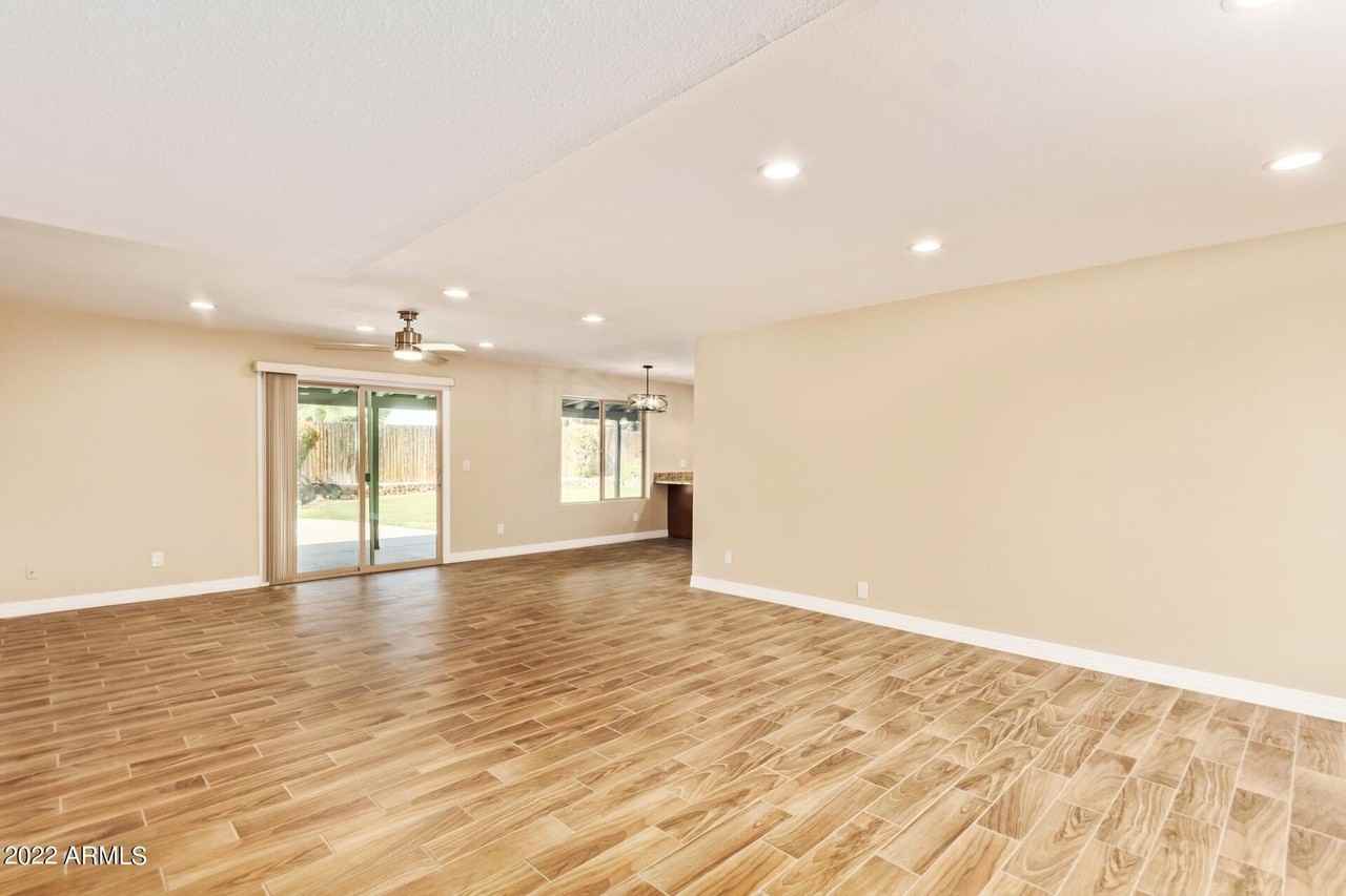 5320 E Hearn Rd - Photo 6 of 33