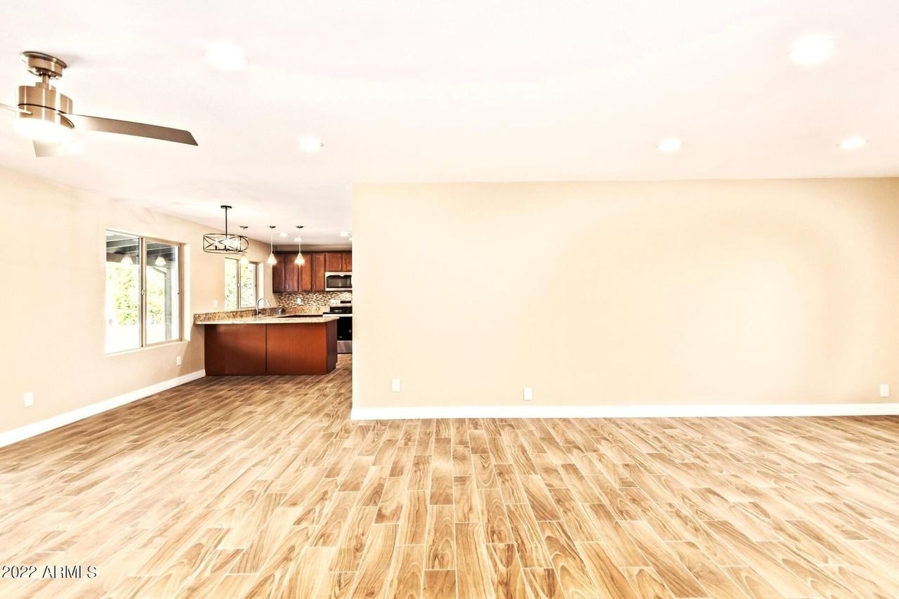 5320 E Hearn Rd - Photo 7 of 33